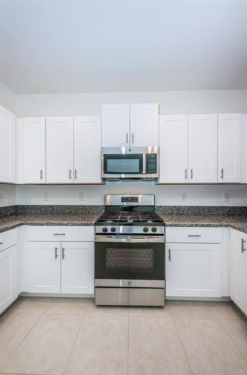 Building Photo - 8327 Crescent Oaks Dr