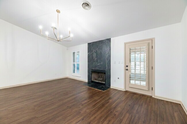 Building Photo - 632 Applegate Ln