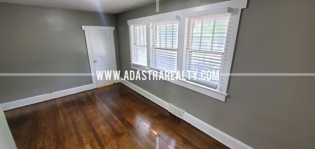 Building Photo - Amazing Historic Independence Home-Available NOW!!