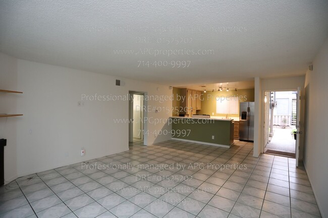 Building Photo - 2 Bedroom 1 Bathroom Condo in the South Co...