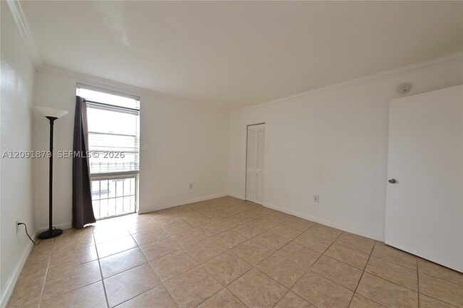 Building Photo - 6900 N Kendall Dr
