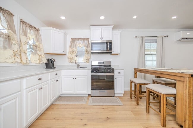 Building Photo - 138 D View Ave