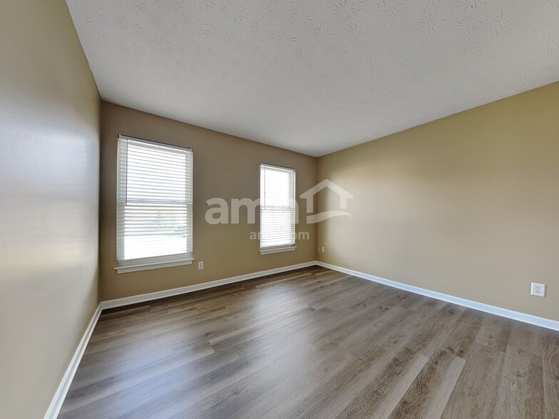 Building Photo - 1441 Scenic River Dr