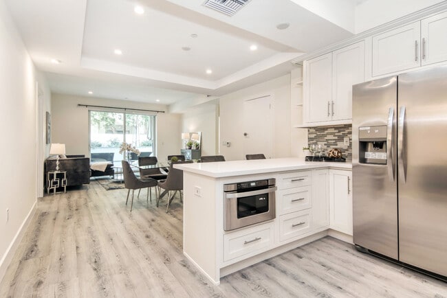 Building Photo - Regency Holt Apartments