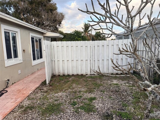 Building Photo - 1320 N 69th Way