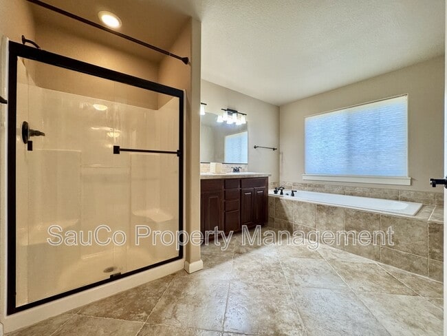 Building Photo - 7182 NE Rockridge Pl