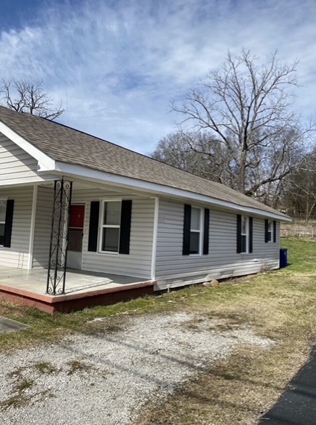 Building Photo - 2413 Stuart St