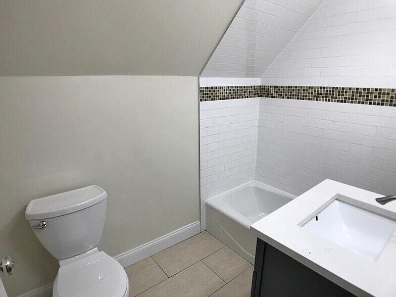 Bathroom 1 - 12 Harris St