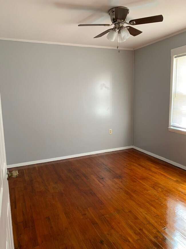 Building Photo - AVAILABLE NOW!