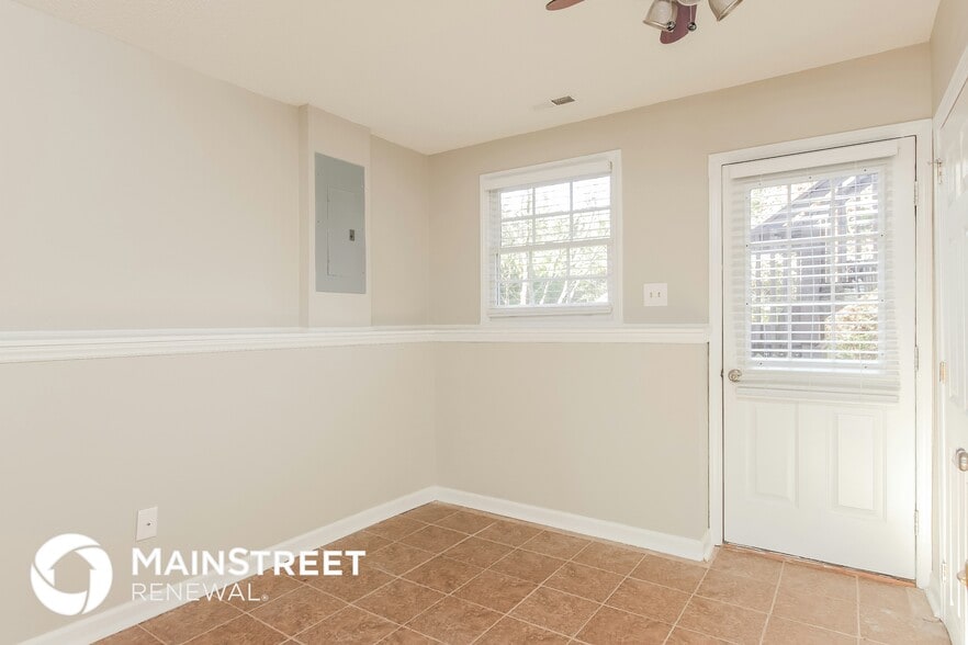 Building Photo - 3709 Phillips Way W