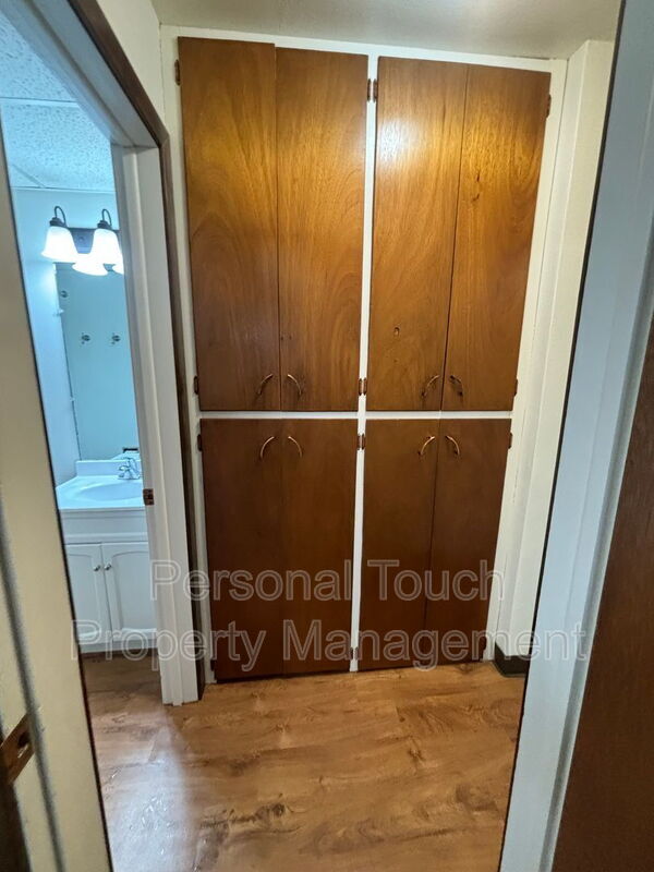 Building Photo - 132 6th Ave N