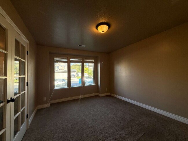 Building Photo - 824 Meadow Marsh Dr