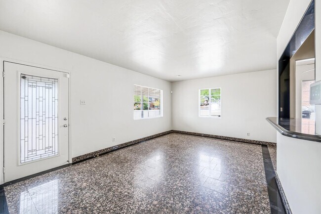 Building Photo - 9427 N 1st Ave