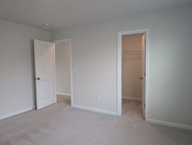 Building Photo - Move-in ready Ranch Style Home Located in ...