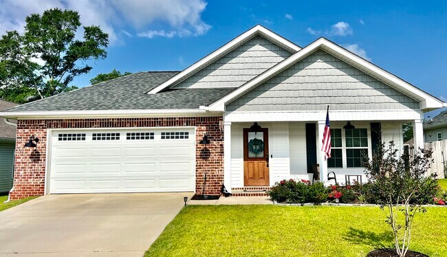 Primary Photo - 120 Longleaf Ln
