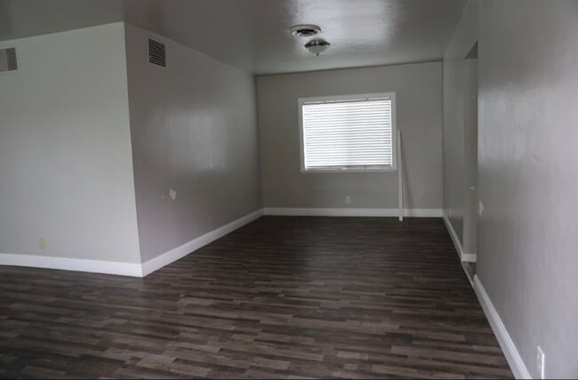 Building Photo - 1424 Sycamore Dr