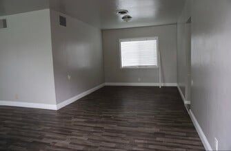 Building Photo - 1424 Sycamore Dr