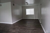 Building Photo - 1424 Sycamore Dr