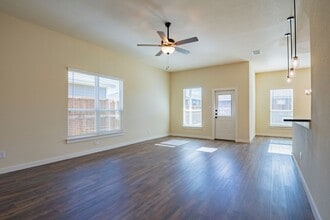 Building Photo - AVAILABLE NOW! GORGEOUS 4 BEDROOM DUPLEX LOCATED IN MIDLOTHIAN ISD!