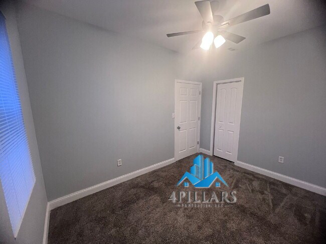 Building Photo - "Charming 3-Bed Gem in East Chicago – Spacious 1066 Sq Ft Retreat!"