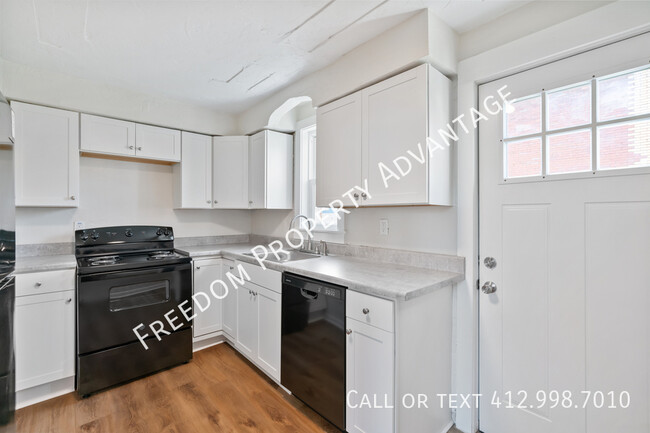 Primary Photo - 10 Iron St