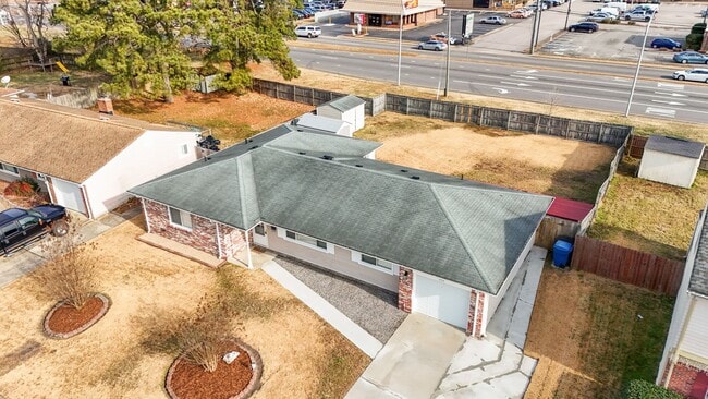 Building Photo - MODERN, meticulously maintained 4 bedroom/2 Bath Ranch - INCLUDES LANDSCAPING!