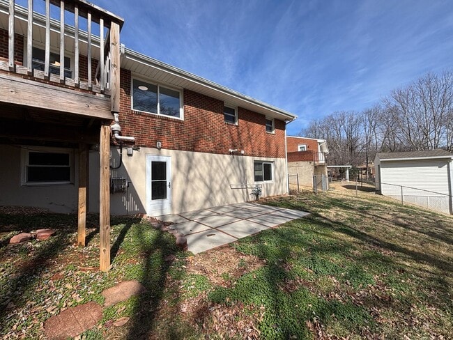 Building Photo - 449 Missimer Ln