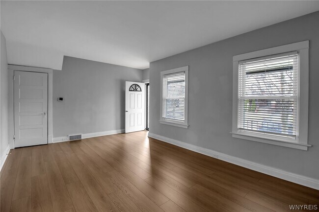 Building Photo - 800 Amherst St