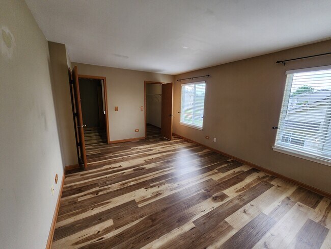 Building Photo - 5512 Stonybrook Dr