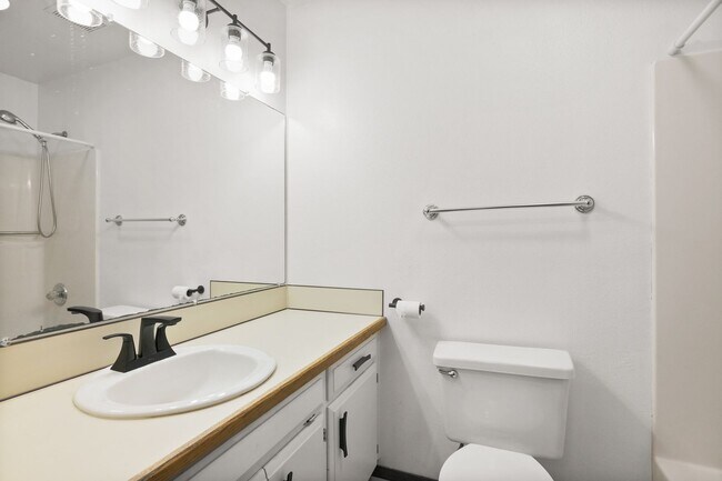 Building Photo - 3 Bedroom, 2.5 Bathroom Home Nestled in the Heart of Picks Landing Neighborhood