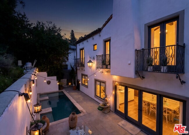 Building Photo - 1407 N Beverly Dr