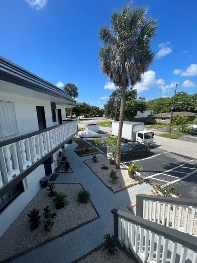 Building Photo - 2401 Apartments LLC