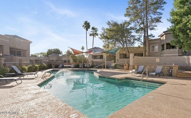 Building Photo - 1720 E Thunderbird Rd