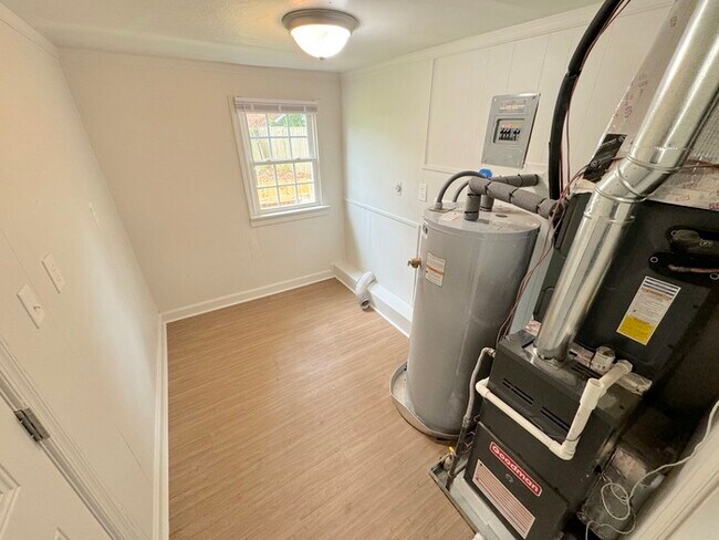 Building Photo - COME MEET YOUR NEW HOME! 2 BEDROOM APARTMENT IN PORTSMOUTH FOR RENT