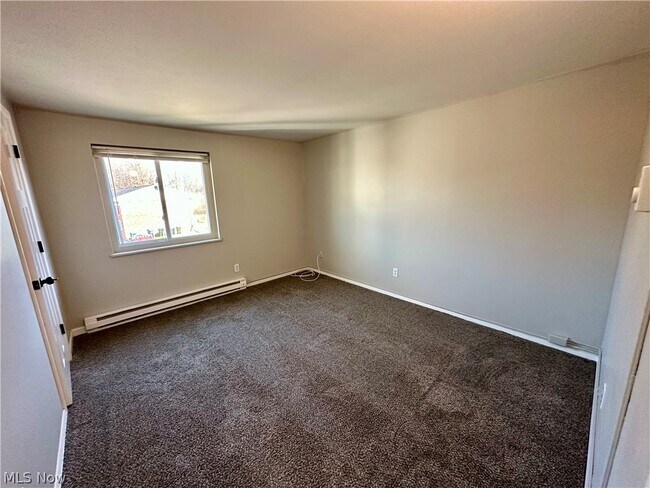 Building Photo - 676 S Shore Ct