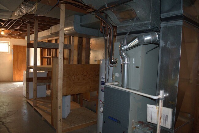 Building Photo - Marvelous 4 Bed 2.5 Bath House In Quarry H...
