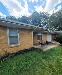 Building Photo - 6414 Onyx Dr N