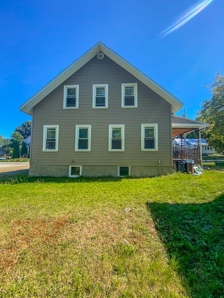 Building Photo - 8 Howe St