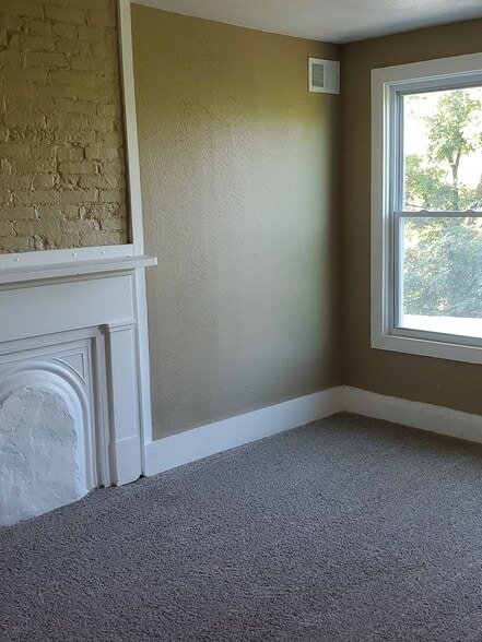 Rear Bedroom - 2905 California Ave