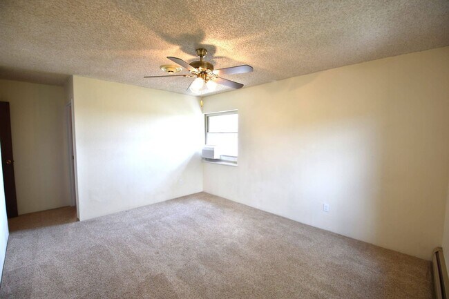 Building Photo - 3 Bedroom, 2 Bathroom Penthouse Condo in North Boulder.