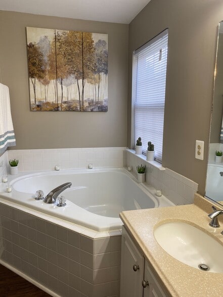 Building Photo - 3861 Shiner Ct