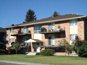 Building Photo - 805 W Villard St