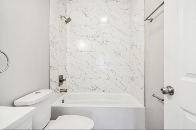 Building Photo - 2018 Rembrandt St