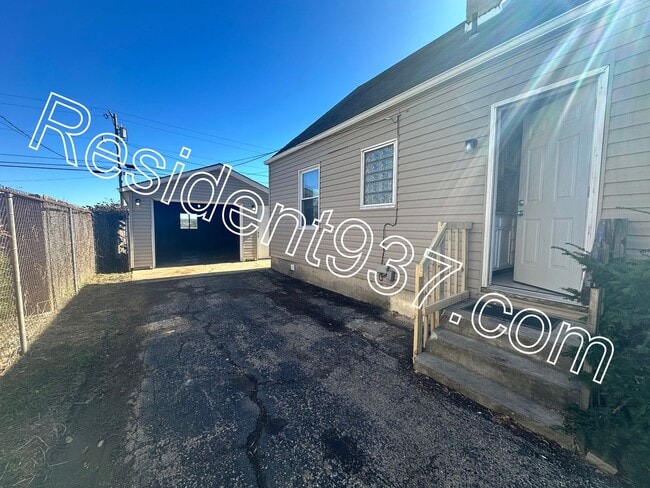 Building Photo - Cozy 3 Bed 1 bath home