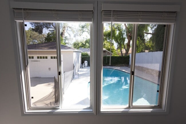 Building Photo - Freshly Renovated 3BR/2BA Pool Home – La Crescenta