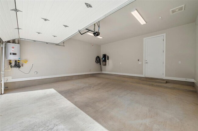 Building Photo - 4204 Elevator Dr