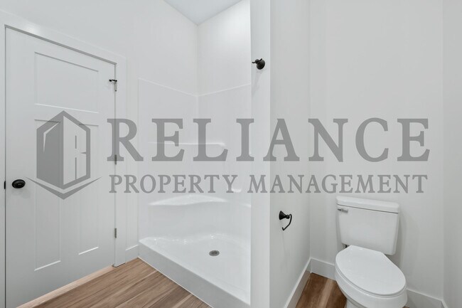 Building Photo - 607 Elmwood St