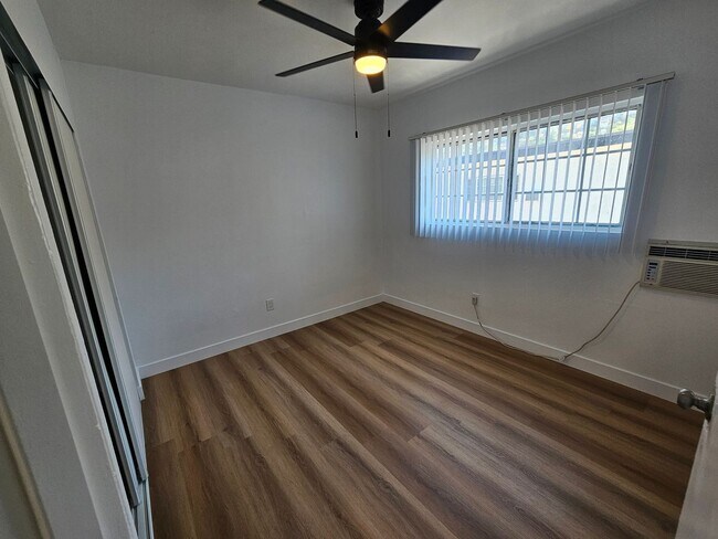 Building Photo - 245 E Ave 38