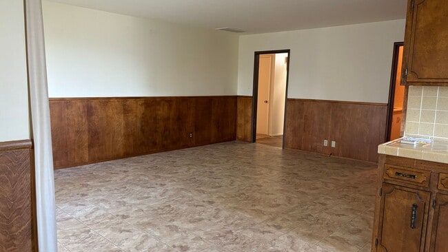 Building Photo - Spacious 3 bed/2 bath home in San Leandro