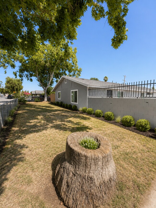 Building Photo - 148 E Amador St